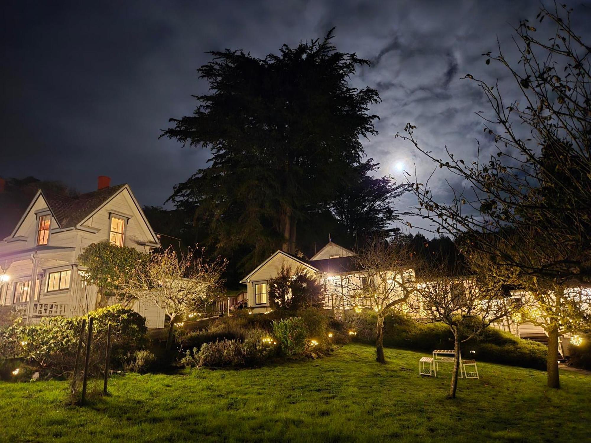 Dennen'S Victorian Farmhouse Little River Экстерьер фото